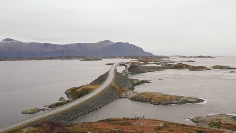 Malerische-Aussicht-Auf-Die-Storseisundet-Brücke-Auf-Den-Lofoten-In-Norwegen---Luftaufnahme