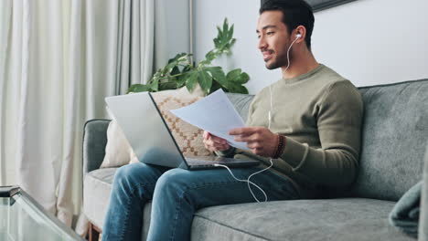 Videollamada,-Laptop-Y-Documentos-Con-Un-Hombre