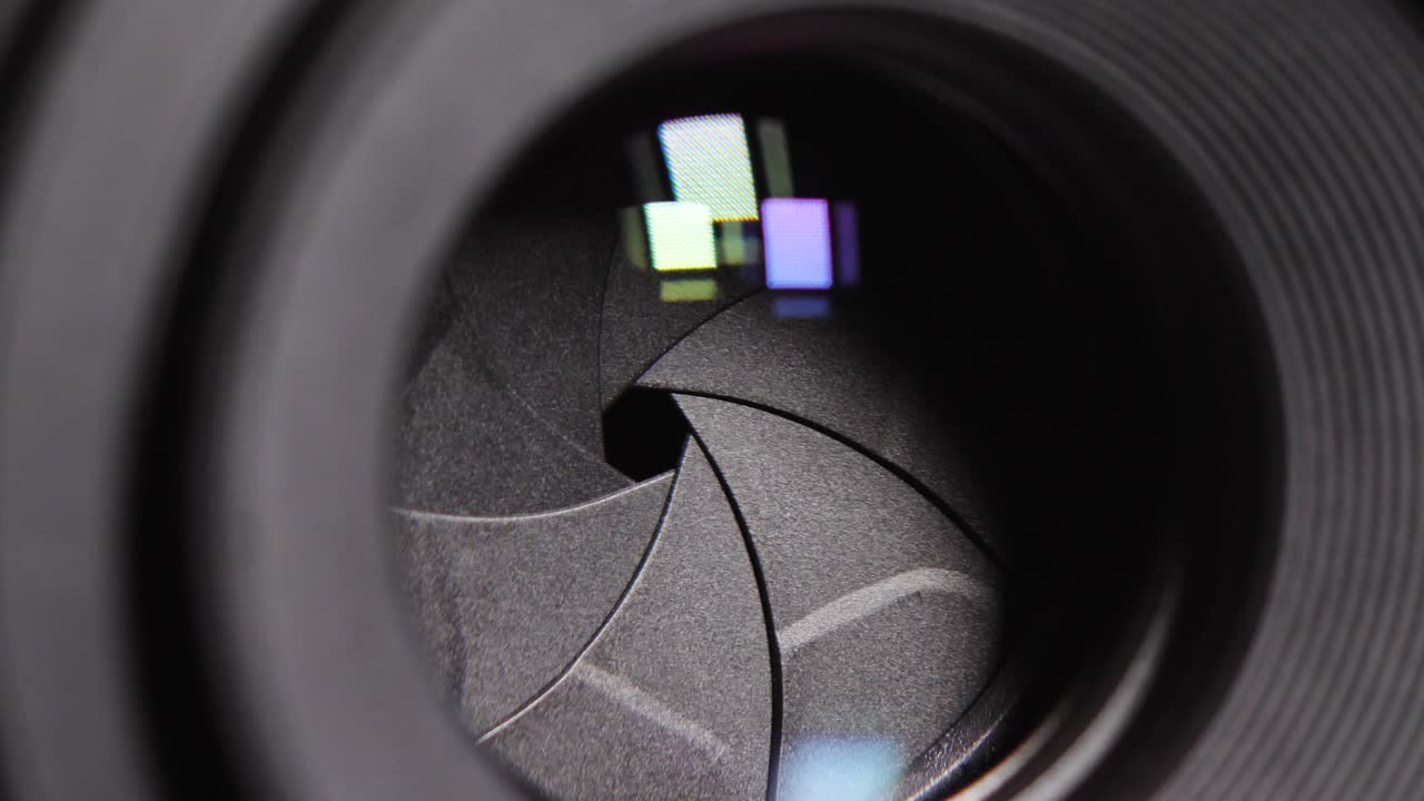 Close up shot lens front side exposed aperture blades diaphragm f stop aperture adjustment of dslr camera for photograph concept