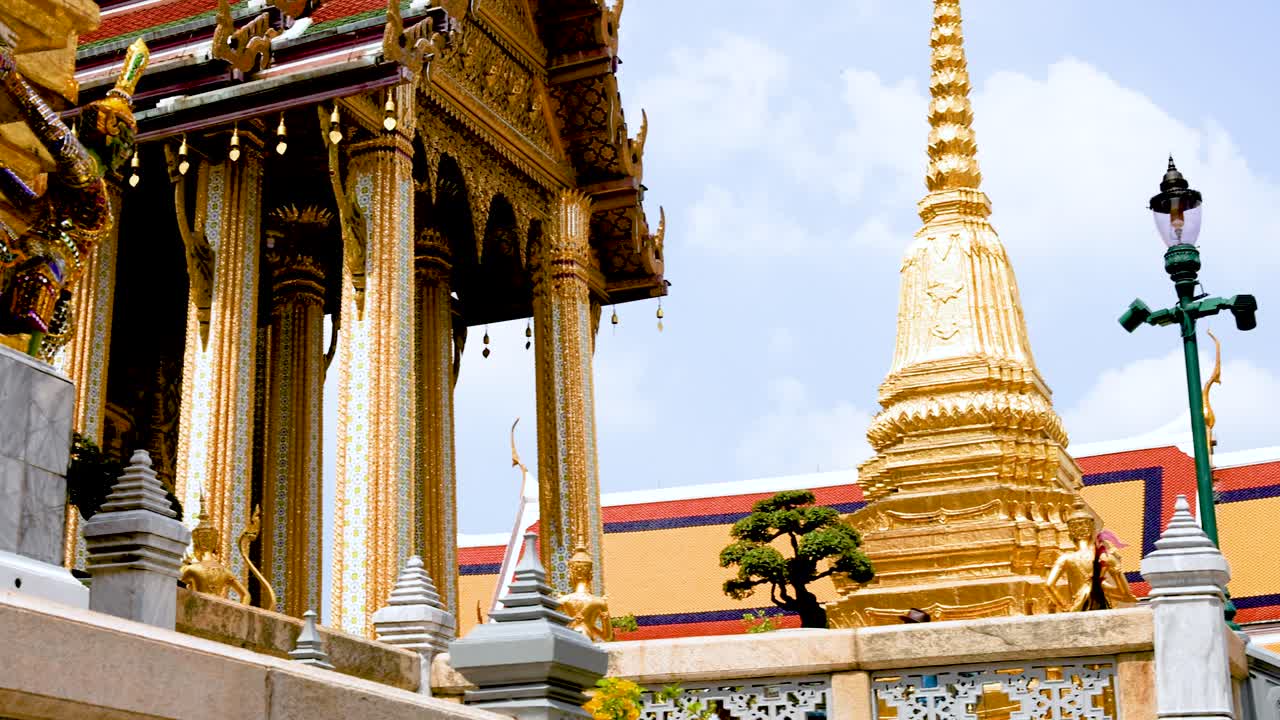 la impresionante arquitectura del templo en bangkok, tailandia