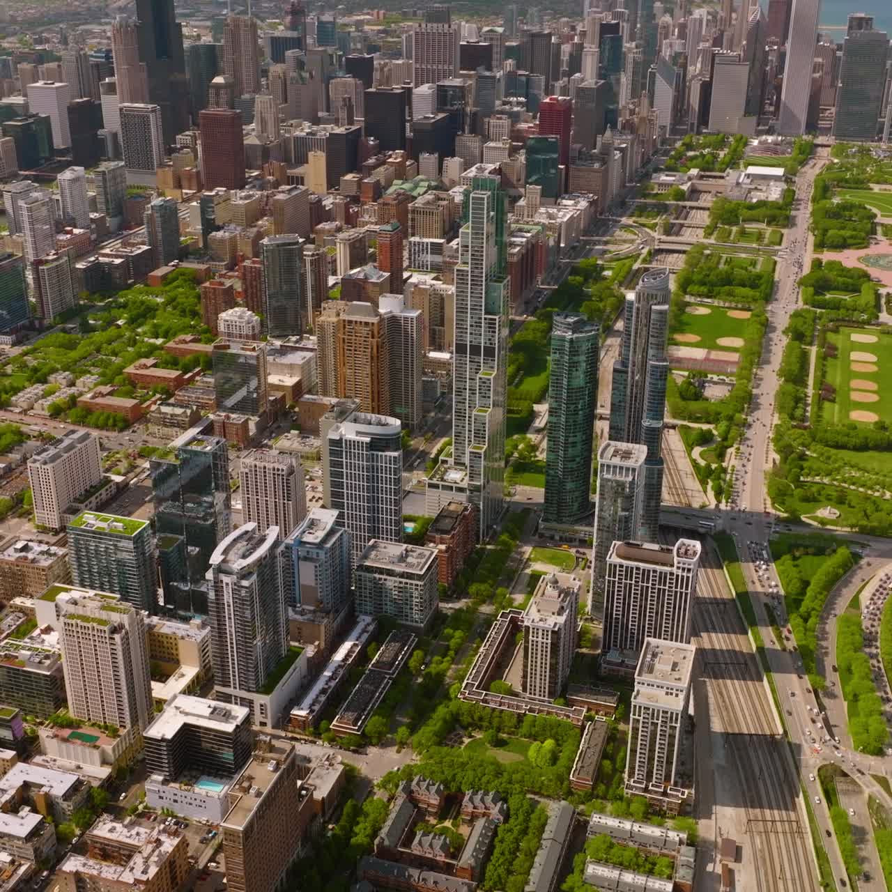 Eye-catching panorama of Chicago downtown. View of the big green park at the waterfront of the lake
