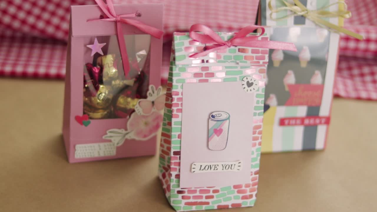 regalos del día de san valentín. bolsas de dulces manualidades y scrapbook
