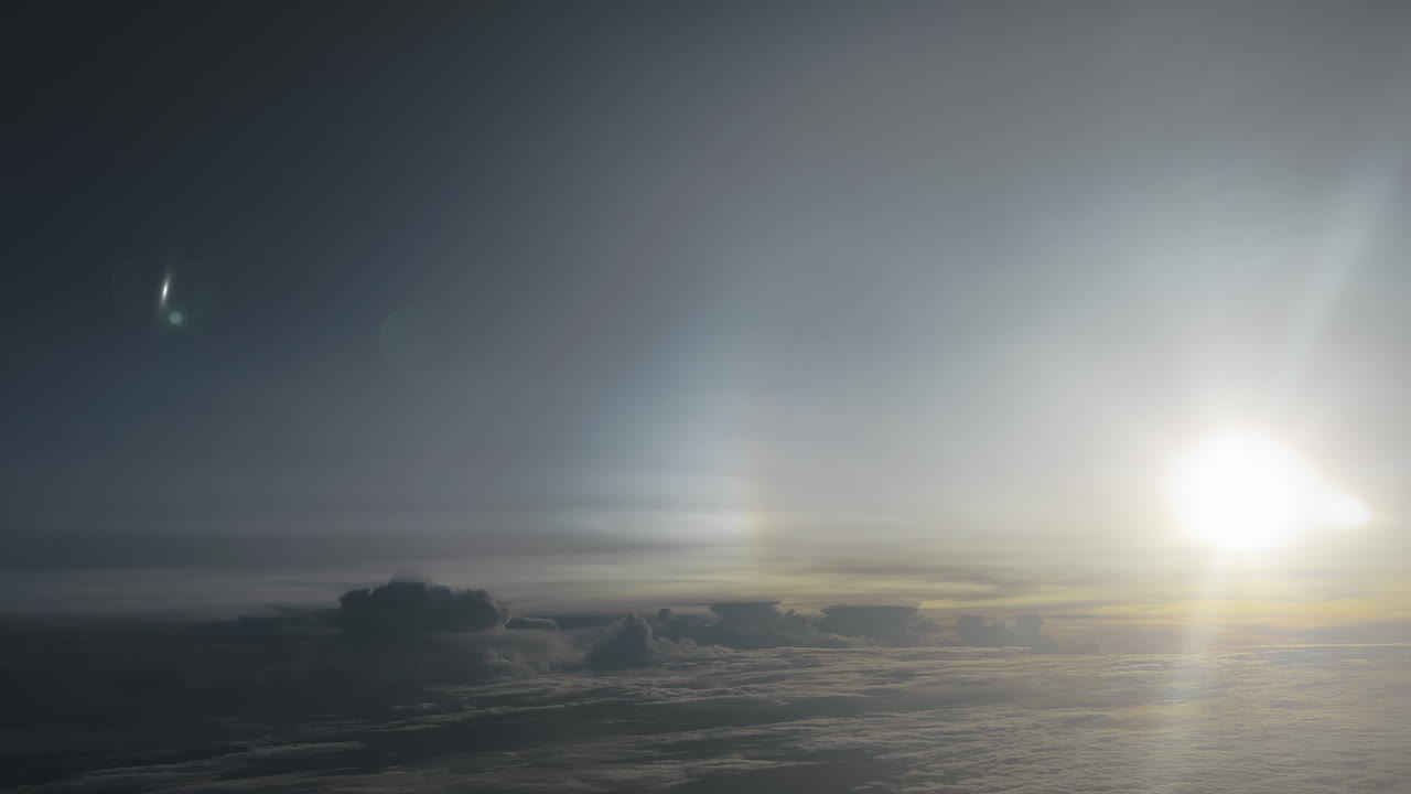 해가 뜨고 해가 지는 구름 풍경