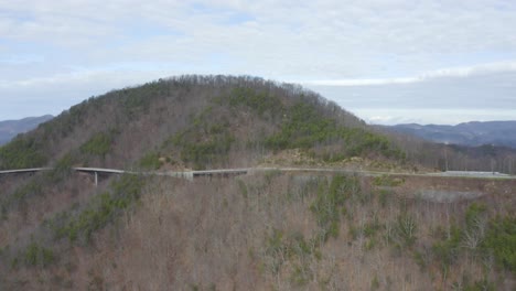 Drone-flying-over-the-foothills-parkway-in-Townsend,-Tennessee-outside-of-the-great-smoky-mountains-national-park