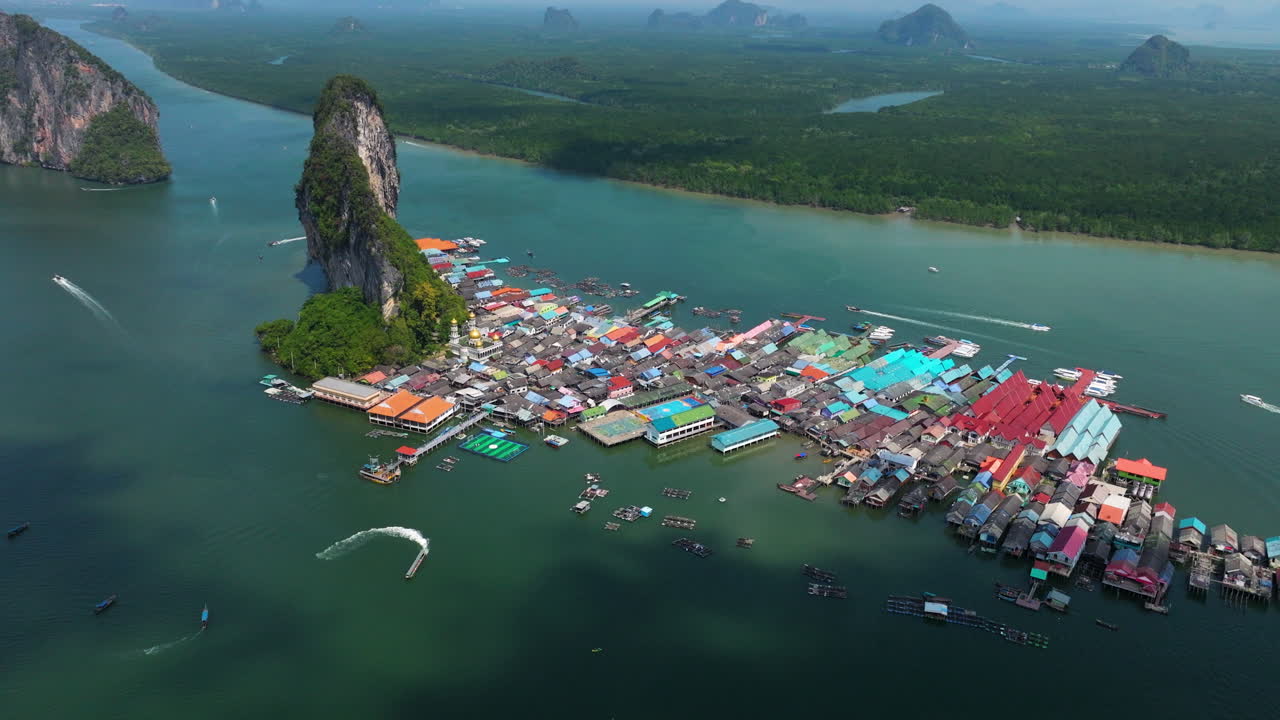 Làng nổi Koh Panyee tại tỉnh Phang Nga, Thái Lan - Cảnh quay từ flycam trên không