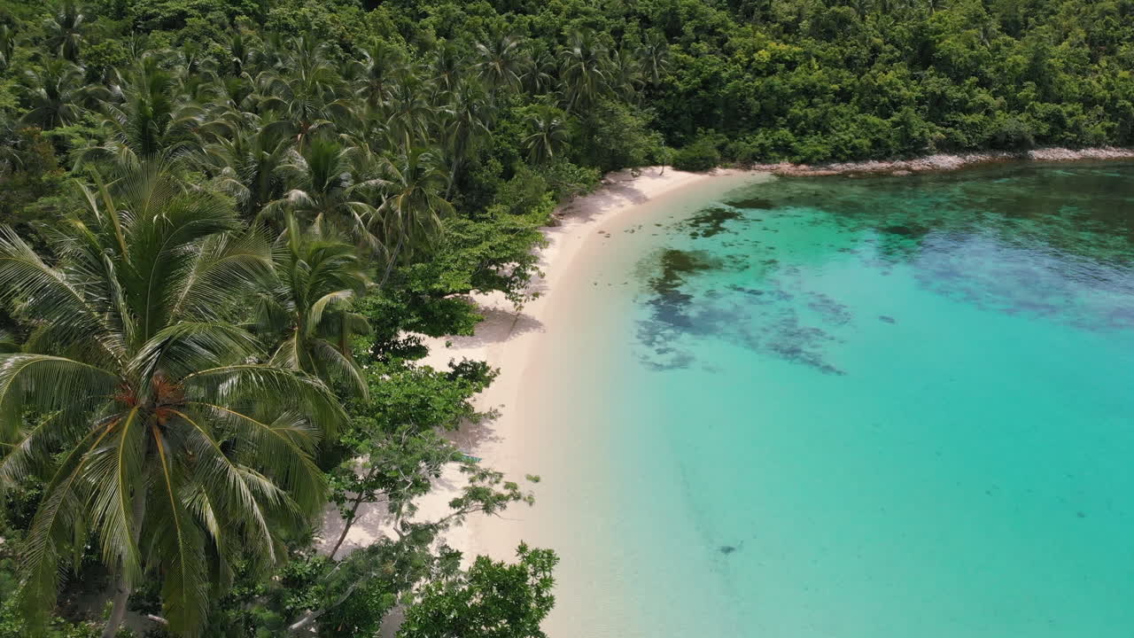 Il paradiso della spiaggia tropicale dall'alto