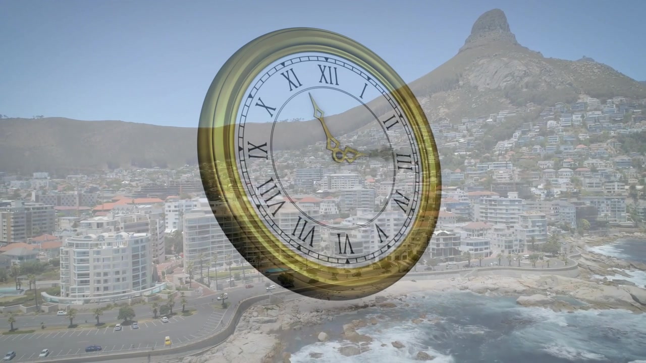 Orologio antico fluttuante che appare gradualmente sulla costa, ruota, si inclina, le lancette scorrono, mostrando l'ora