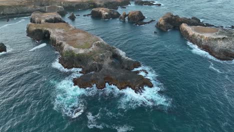 Aerial-view-of-a-rocky-bird-habitat-in-the-Pacific-Ocean