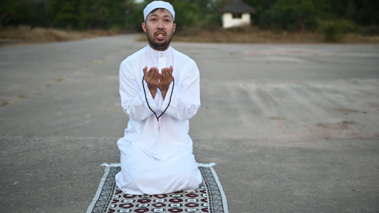 실루 젊은 아시아 무슬림