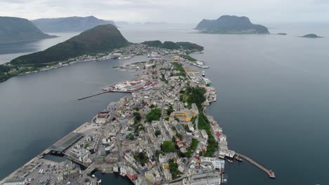 Imágenes-Aéreas-De-La-Ciudad-De-Alesund-Noruega