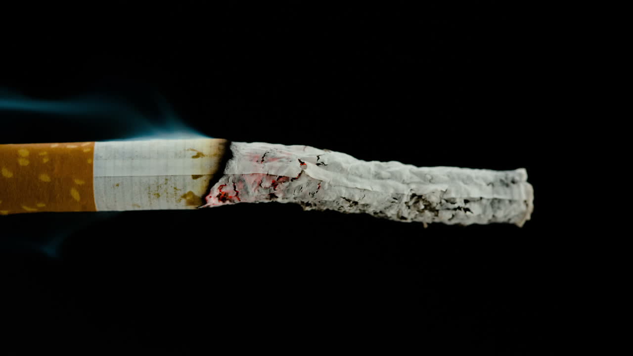 cigarrillo en llamas