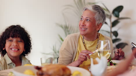 Zuhause,-Kind-Oder-Glückliche-Familie-Beim-Abendessen