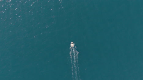 Top-view-of-boat-sailing-to-an-island-in-Lefkada