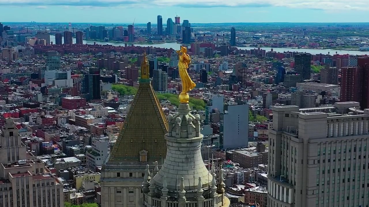 Ansichten der New York City Skyline mit dem markanten Gebäude im Fokus