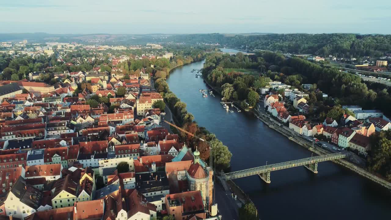 tomada de avión no tripulado del centro de regensburg en el octubre dorado