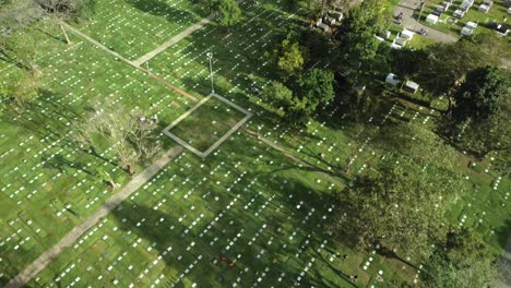 tomada de un avión no tripulado del cementerio memorial en filipinas