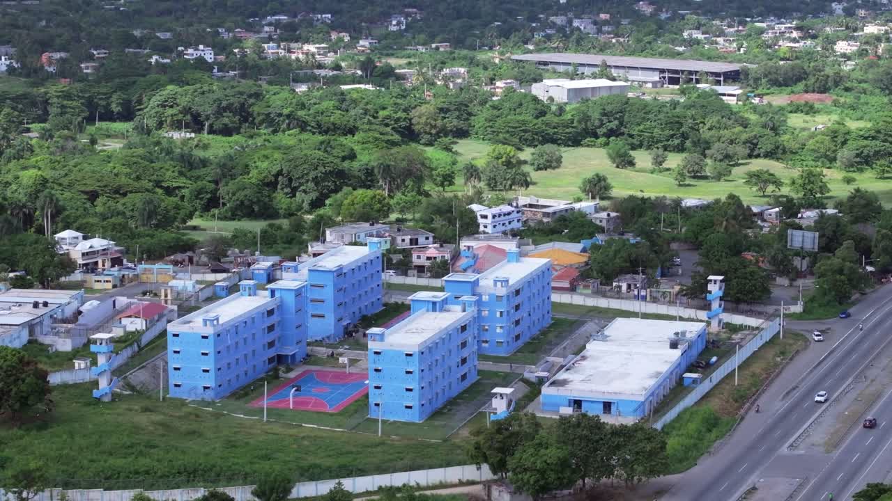 산 크리스토발의 파란  ⁇ 도 교도소 나자요, 범죄자들을 잡은 개념