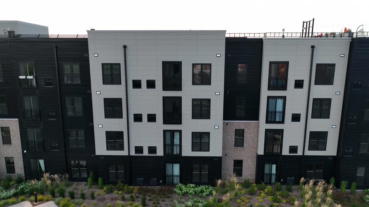 nuevo edificio de apartamentos moderno