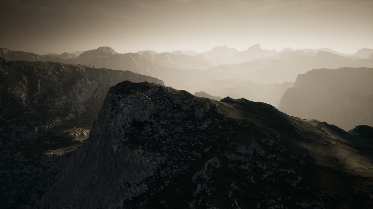 cielo dramático sobre los escalones de una montaña.