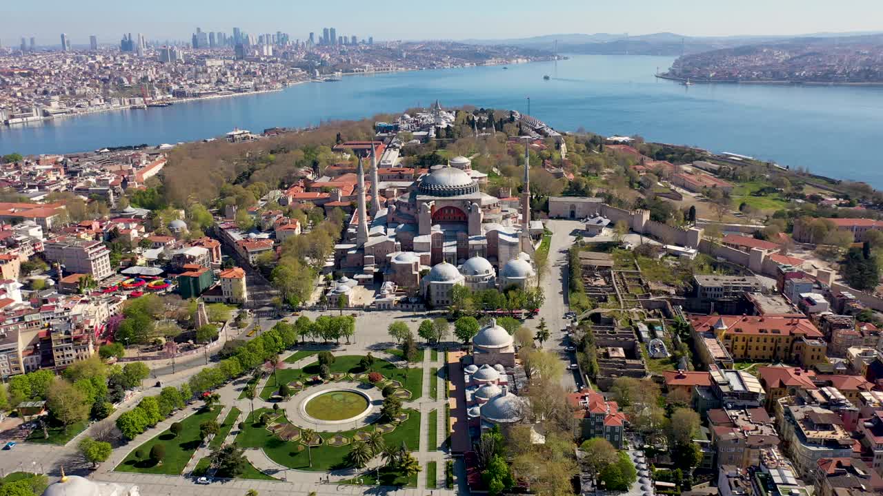 이스탄불에서 드론으로 촬영된 하기아 소피아 공중 사진.