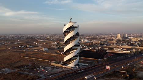 Vista-Aérea-De-La-Torre-Helea-Al-Atardecer