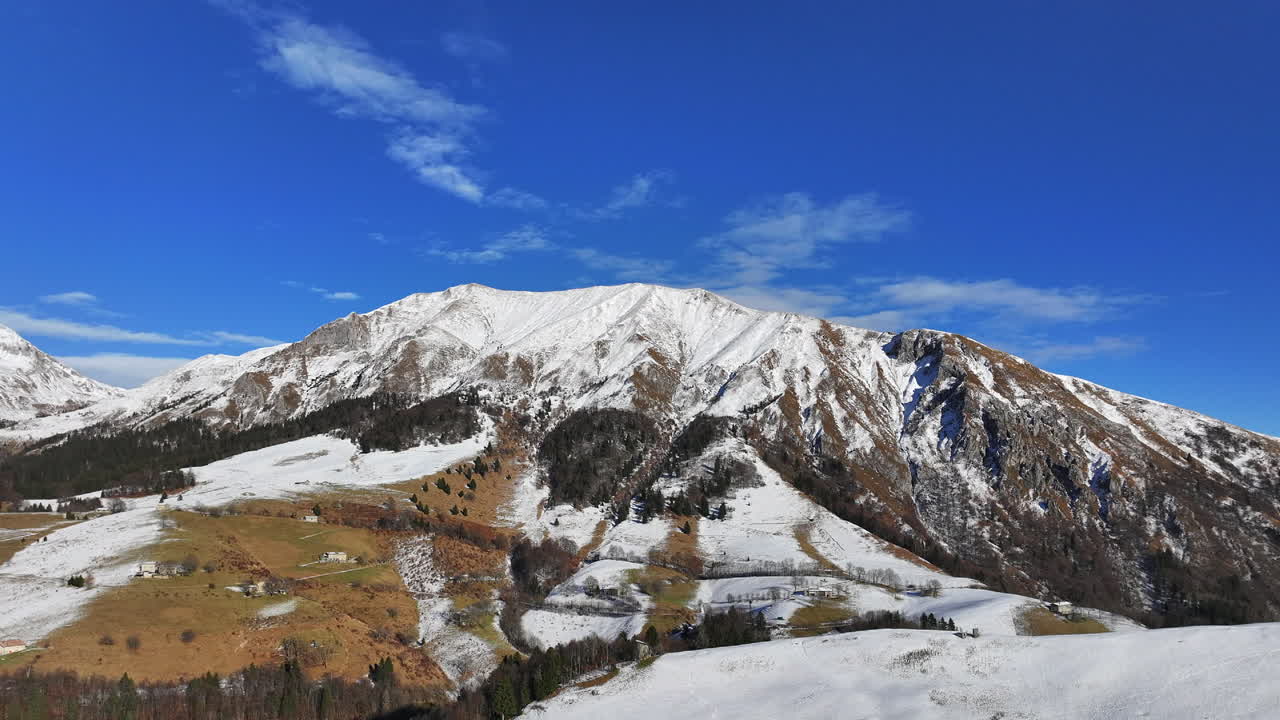 은 날에 마운트 그렘의 공중 사진, 24fps로 촬영된 타임 스