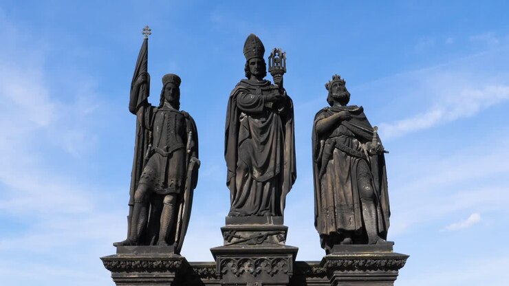 Statue dei Santi Norberto, Venceslao e Sigismondo sul Ponte Carlo a Praga, Repubblica Ceca.