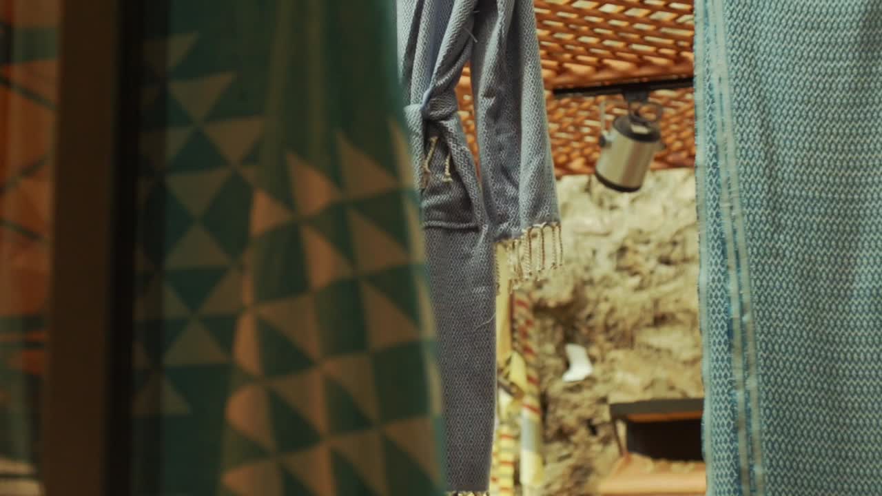 antalya kaleiçi pavo, toallas y taparrabos en la tienda