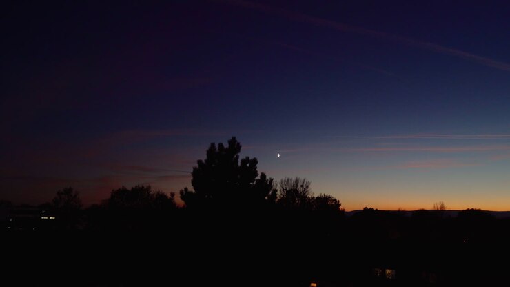 Tramonto con la luna.