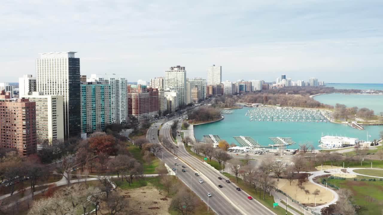 시카고 레이크쇼어 아파트 및 콘도미니엄, 빈 벨몬트 항구, 미국 고속도로 41 및 듀서블 레이크쇼어 드라이브