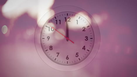 animación de un reloj en movimiento sobre el paisaje urbano