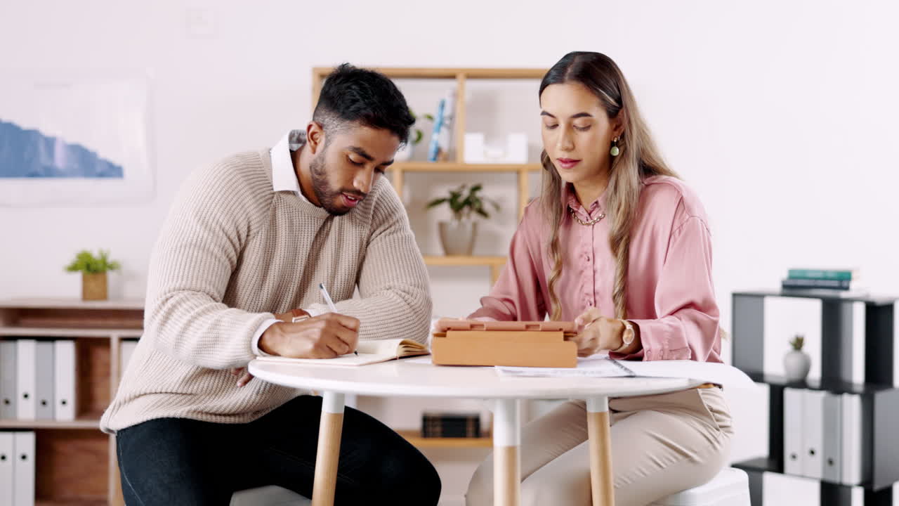 gente de negocios, colaboración con tabletas