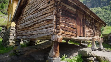 Old-wooden-house-in-mountains-of-Norway,-handheld-view