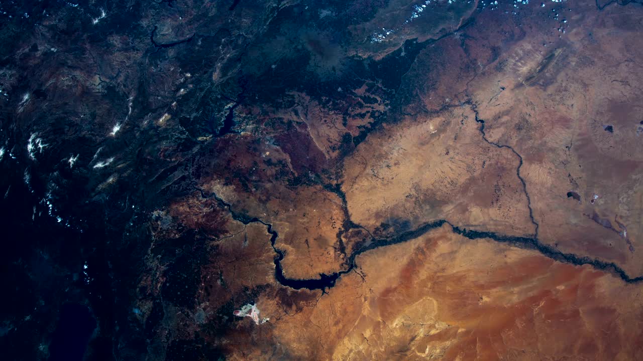 volando sobre la tierra en el iss. vista aérea desde el espacio. elementos de esta imagen proporcionada por la nasa.
