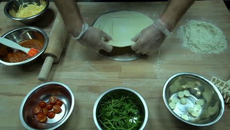 lapso de tiempo de cocción de pizza en mesa de madera