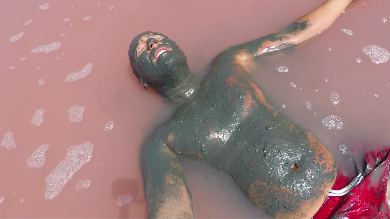 진흙과 소금 스파 살리나스 토레비에하 스페인