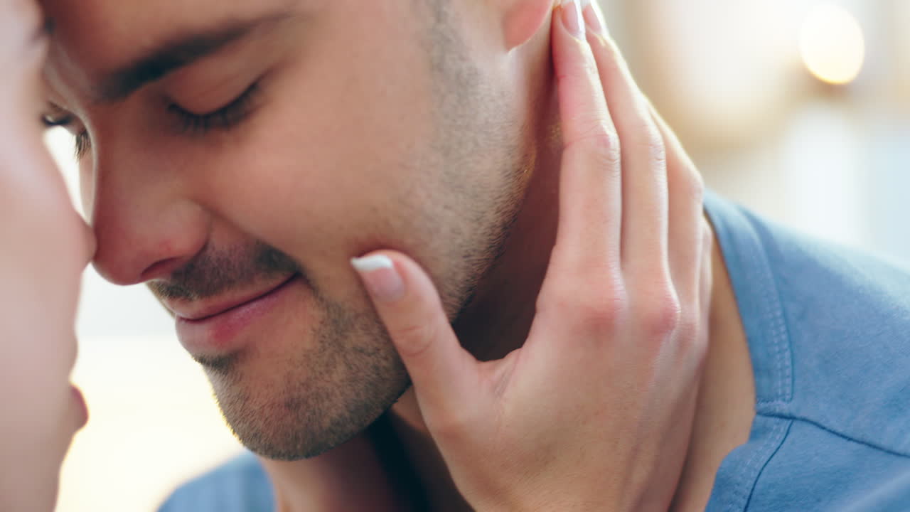 frente, sonrisa y pareja con amor