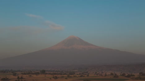 Blick-Auf-Den-Vulkanberg-Popocatepetl-Vor-Dem-Blauen-Himmel-In-4k