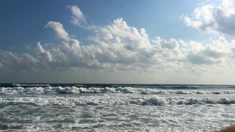 Stormy-sea,-windy-weather,-waves-on-the-beach,-cloudy-sky