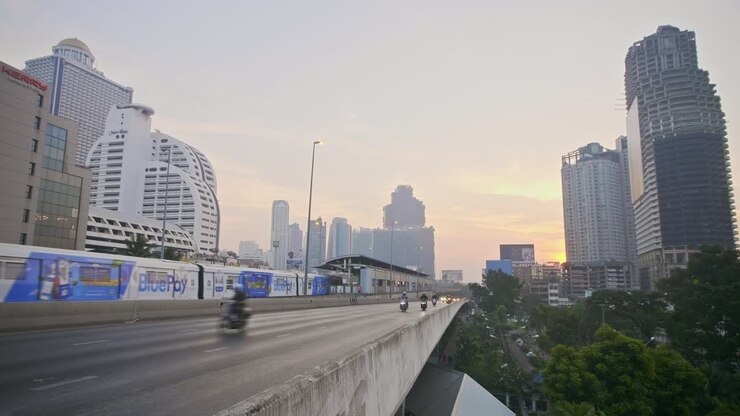 Traffic on Taksin Bridge
