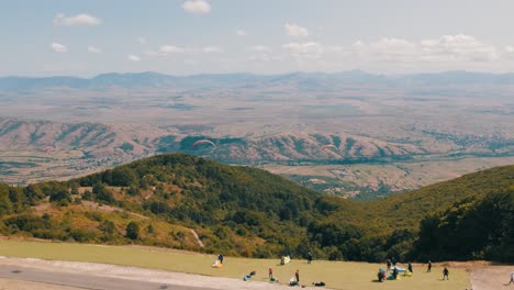 Peaceful-and-relaxing-flight-with-paragliders