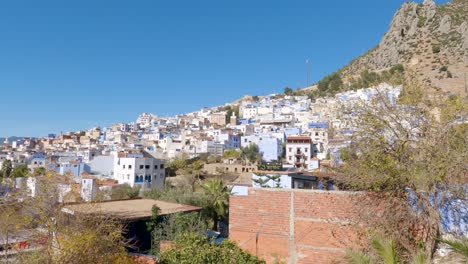 Malerisches-Chefchaouen-Panorama,-Berühmte-Blaue-Stadt-Am-Berghang