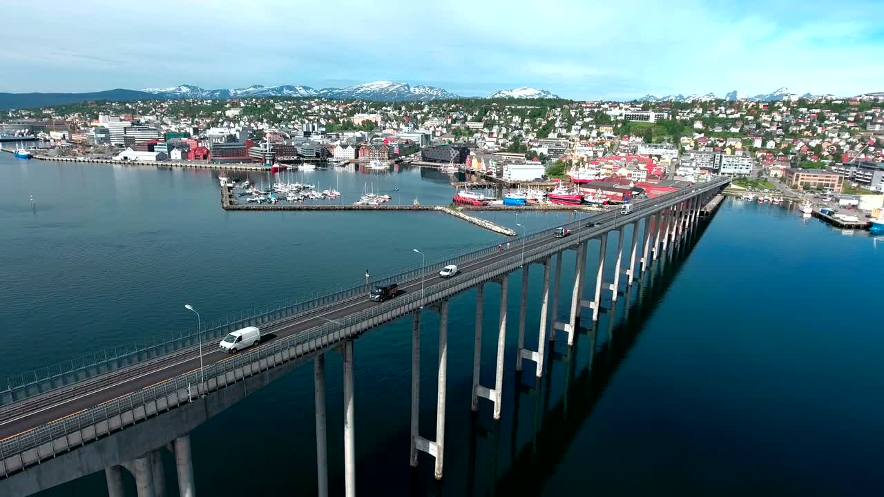 노르웨이 트롬소 시의 다리 항공 영상