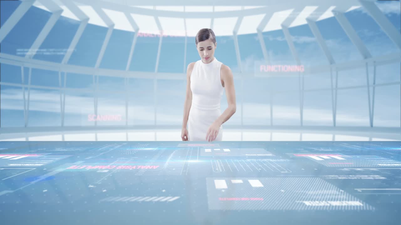 бизнесменка, использующая цифровой экран