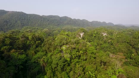 Antena-De-Las-Colinas-De-Piedra-Caliza-Cerca-De-Candeleria-Guatemala