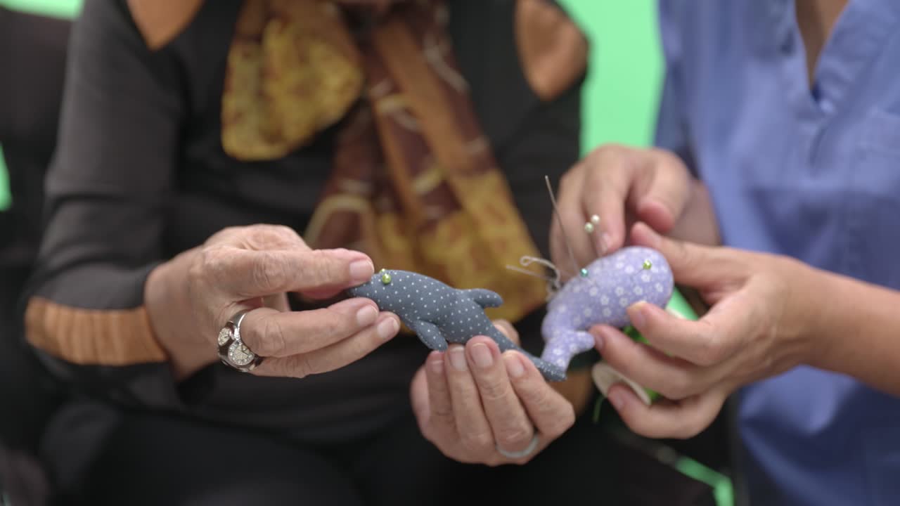 노인 여성의 기억과 치매 관리: 보살 담당자와 함께 매 치료