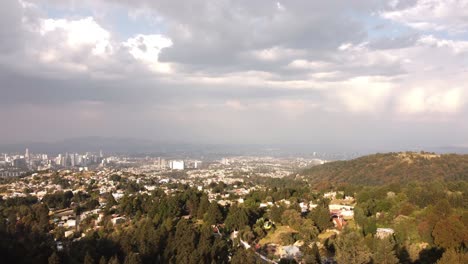 美麗的村莊和城市風景的空中拍攝, 綠色森林, 墨西哥