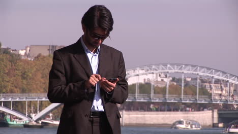 Businessman-outdoors-in-Paris