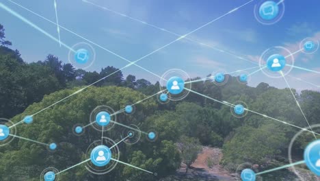 animación de iconos conectados con líneas sobre vista aérea de árboles en campo verde y cielo nublado
