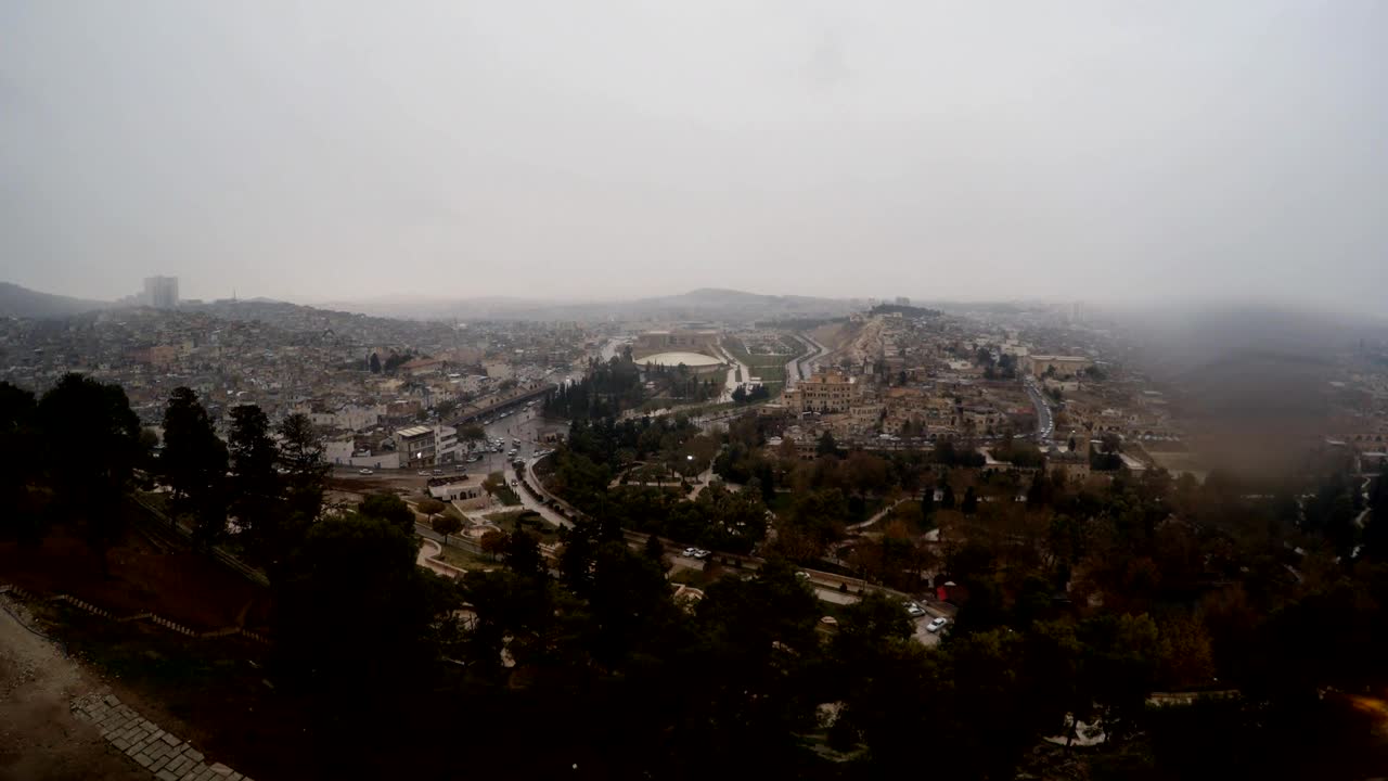 Parco Khalil-ur-Rehman e Sanliurfa, vista dall'alto con neve e pioggia